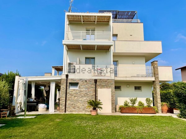 casa indipendente in vendita a Peschiera del Garda