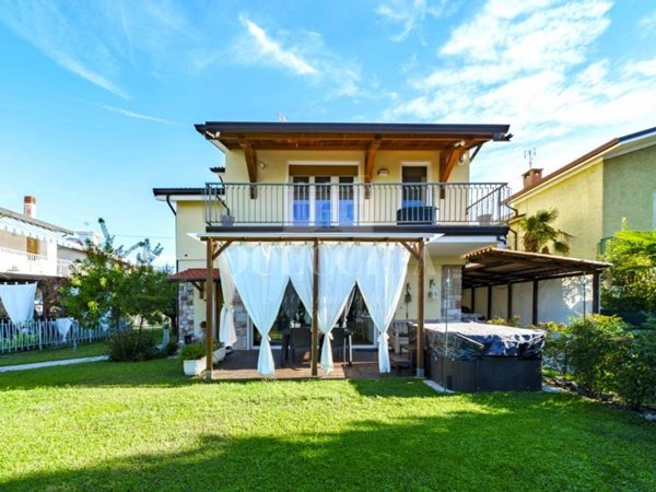 casa indipendente in vendita a Peschiera del Garda