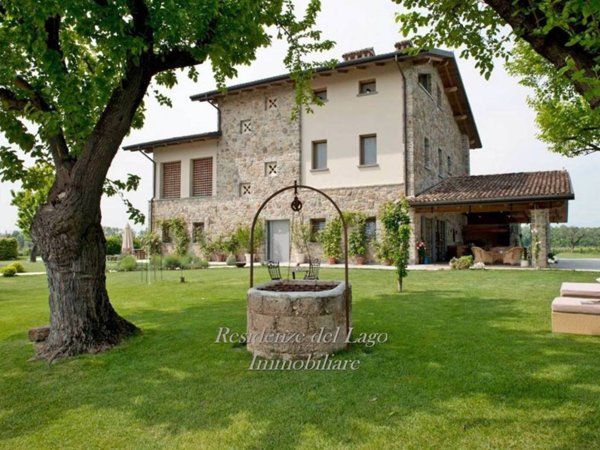 casa indipendente in vendita a Peschiera del Garda