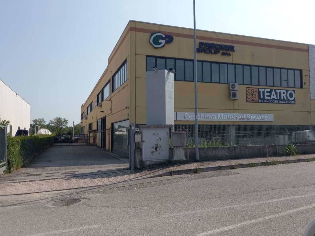 locale commerciale in vendita a Peschiera del Garda