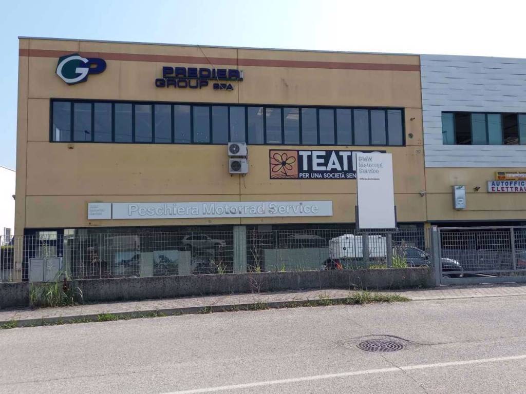 locale commerciale in vendita a Peschiera del Garda