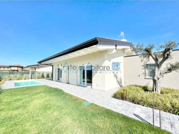 casa indipendente in vendita a Peschiera del Garda