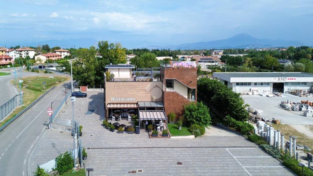 negozio in vendita a Peschiera del Garda