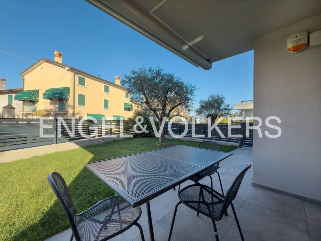appartamento in vendita a Peschiera del Garda in zona San Benedetto di Lugana