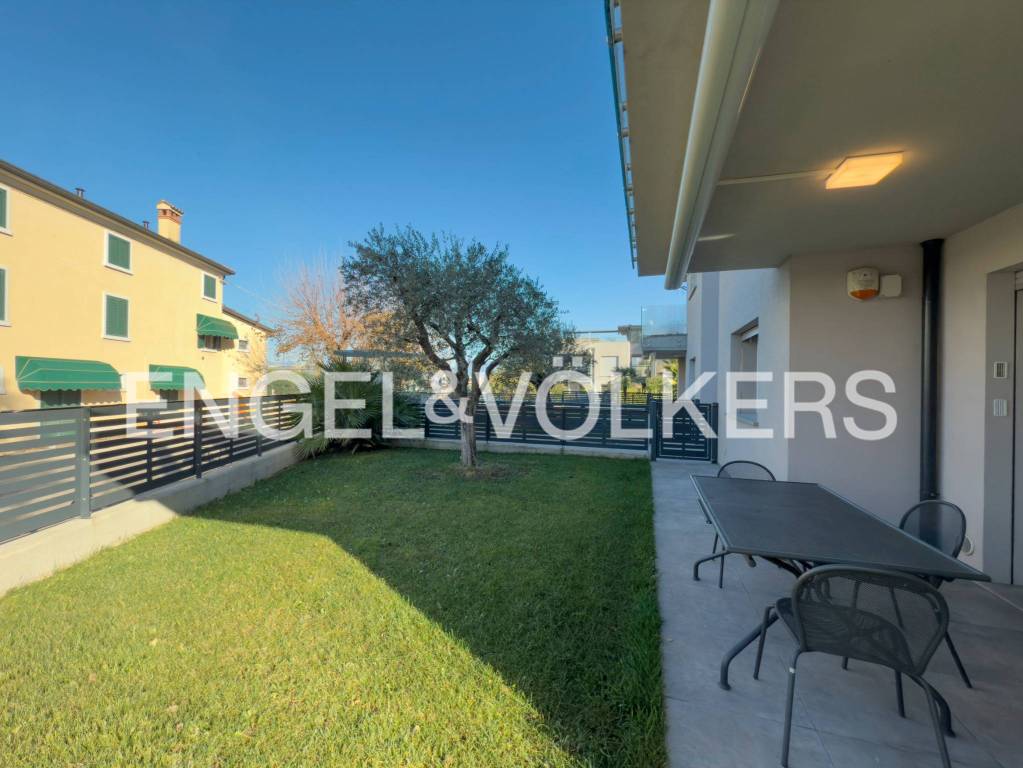 appartamento in vendita a Peschiera del Garda in zona San Benedetto di Lugana