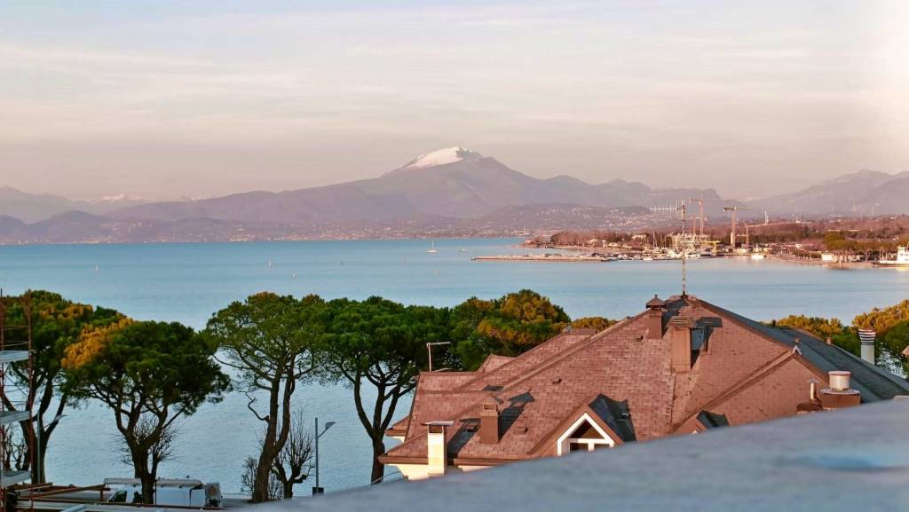 appartamento in vendita a Peschiera del Garda