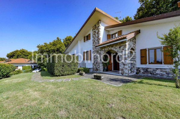 casa indipendente in vendita a Peschiera del Garda