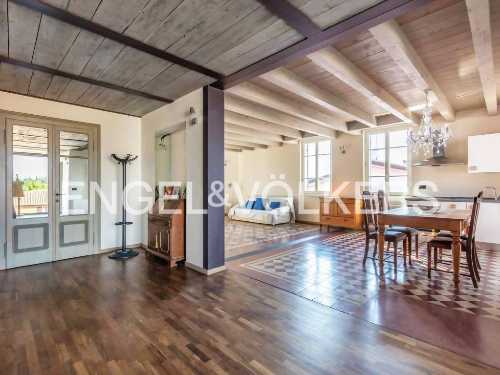 casa indipendente in vendita a Peschiera del Garda
