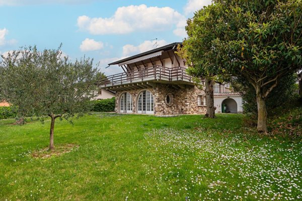 casa indipendente in vendita a Peschiera del Garda