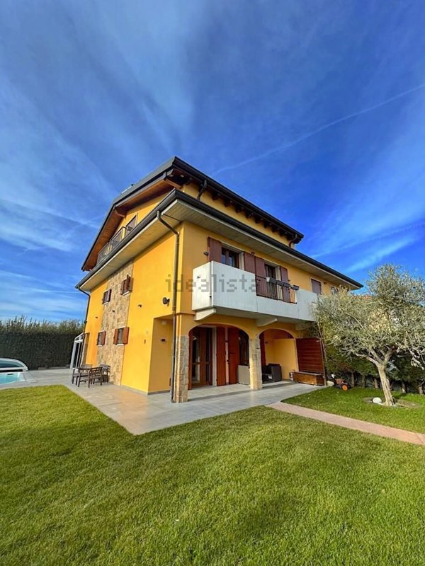 casa indipendente in vendita a Peschiera del Garda