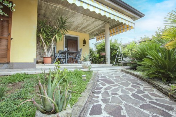 casa indipendente a Peschiera del Garda in zona San Benedetto di Lugana