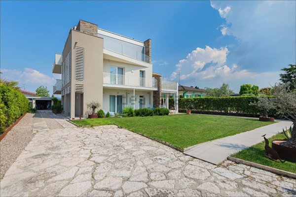 casa indipendente in vendita a Peschiera del Garda