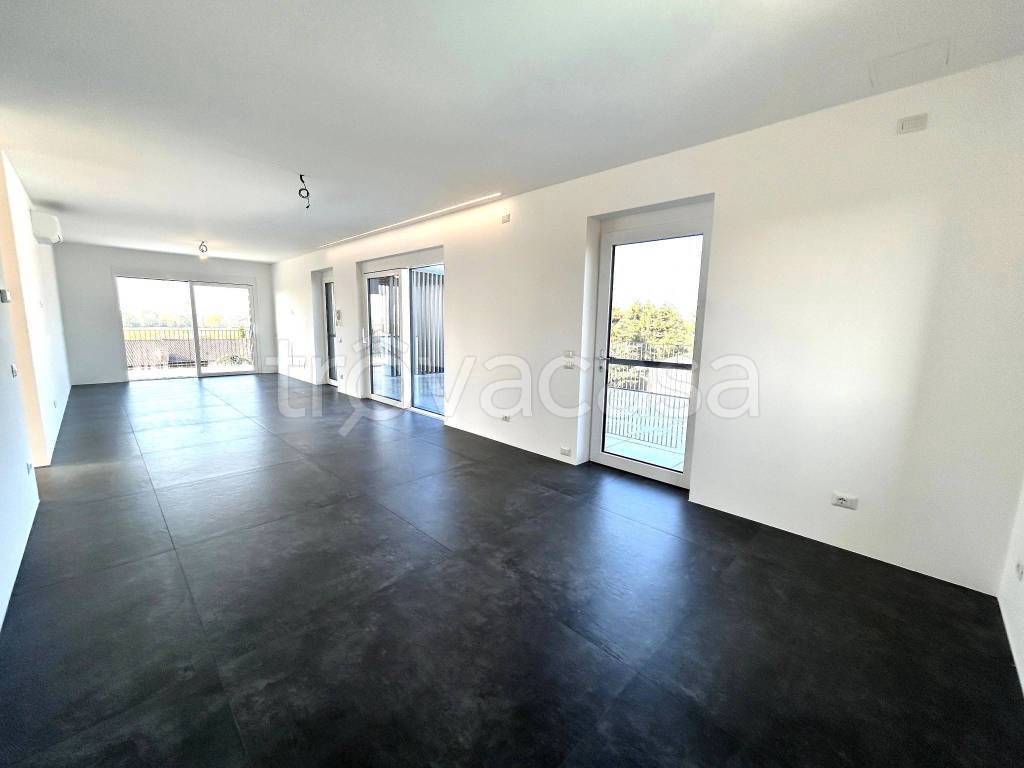 appartamento in vendita a Peschiera del Garda in zona San Benedetto di Lugana