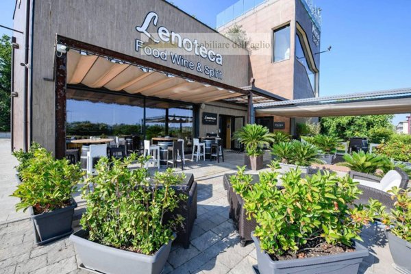 locale commerciale in vendita a Peschiera del Garda