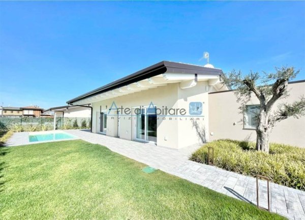 casa indipendente in vendita a Peschiera del Garda in zona Dolci