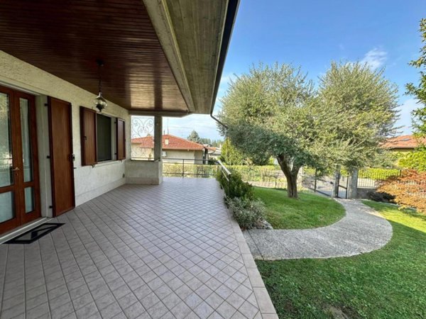casa indipendente in vendita a Peschiera del Garda