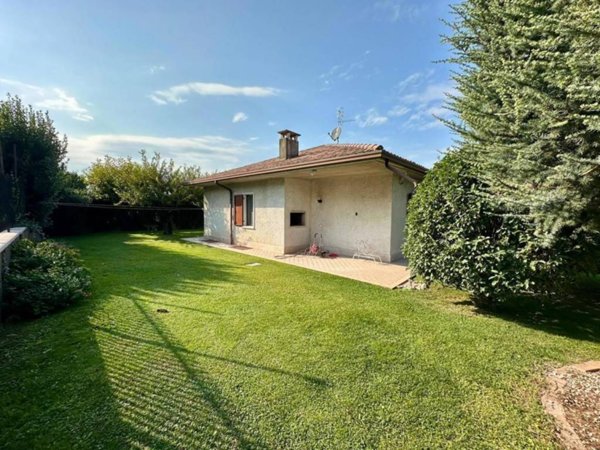 casa indipendente in vendita a Peschiera del Garda in zona Broglie