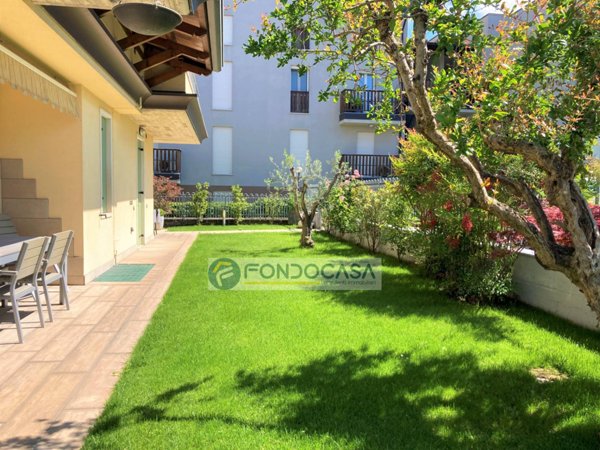 casa indipendente in vendita a Peschiera del Garda