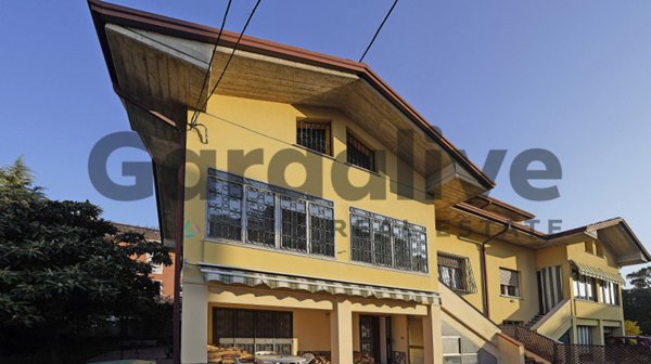 casa indipendente in vendita a Peschiera del Garda