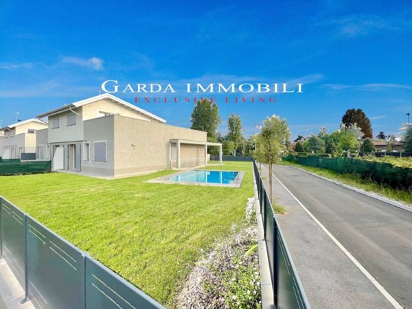casa indipendente in vendita a Peschiera del Garda