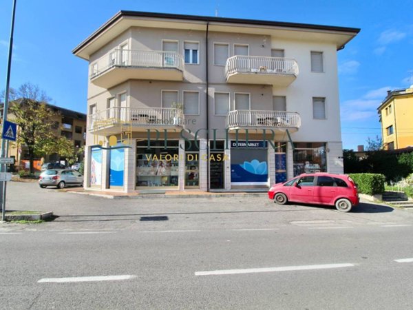 negozio in vendita a Peschiera del Garda