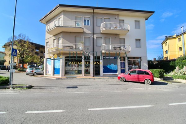 negozio in vendita a Peschiera del Garda