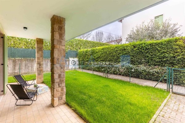 casa indipendente in vendita a Peschiera del Garda