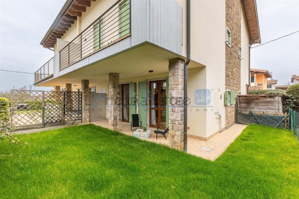 casa indipendente in vendita a Peschiera del Garda