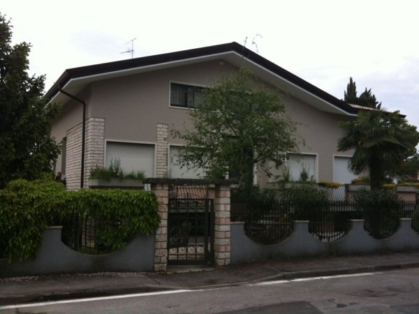 casa indipendente in vendita a Peschiera del Garda