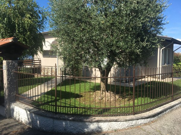 casa indipendente in vendita a Peschiera del Garda