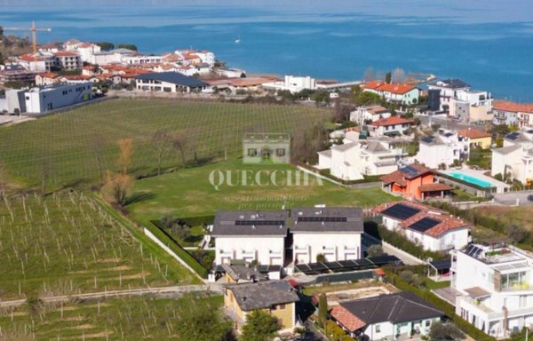 casa indipendente a Peschiera del Garda in zona San Benedetto di Lugana