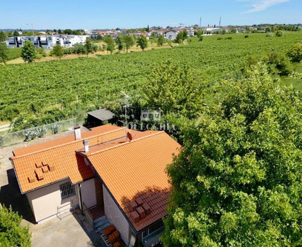 casa indipendente a Peschiera del Garda in zona San Benedetto di Lugana
