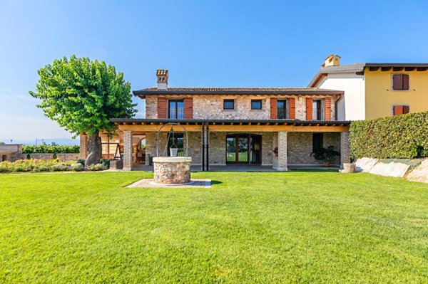 casa indipendente in vendita a Peschiera del Garda