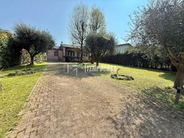 casa indipendente in vendita a Peschiera del Garda
