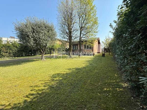 casa indipendente in vendita a Peschiera del Garda