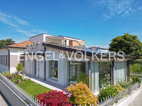 casa indipendente in vendita a Peschiera del Garda