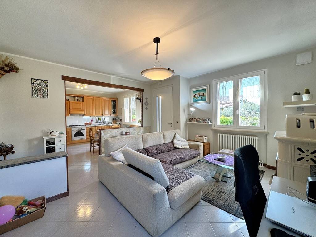 casa indipendente a Peschiera del Garda in zona San Benedetto di Lugana