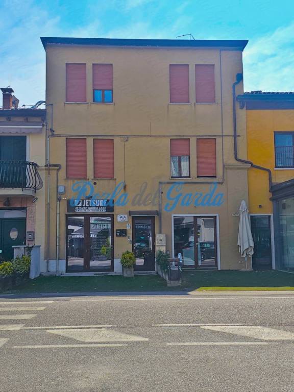 casa indipendente in vendita a Peschiera del Garda