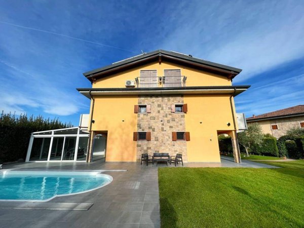 casa indipendente in vendita a Peschiera del Garda in zona Broglie