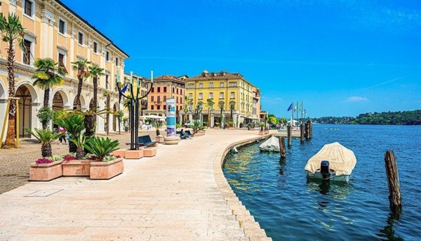 negozio in vendita a Peschiera del Garda