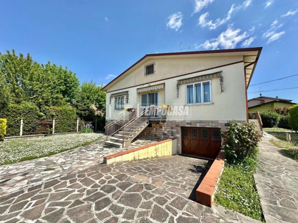 casa indipendente in vendita a Peschiera del Garda