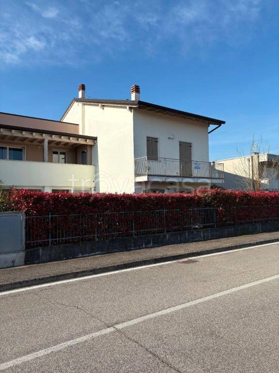 casa indipendente in vendita a Peschiera del Garda