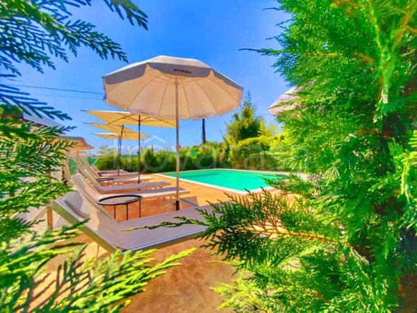 casa indipendente in vendita a Peschiera del Garda