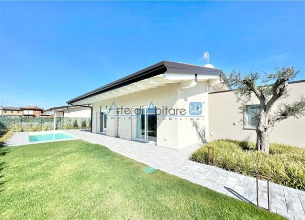 casa indipendente in vendita a Peschiera del Garda