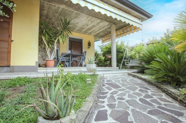 casa indipendente a Peschiera del Garda in zona San Benedetto di Lugana