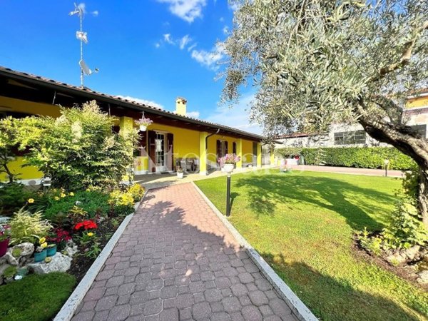 casa indipendente in vendita a Peschiera del Garda