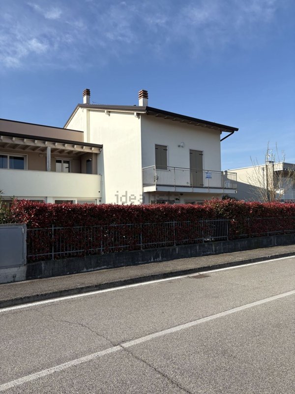 casa indipendente in vendita a Peschiera del Garda