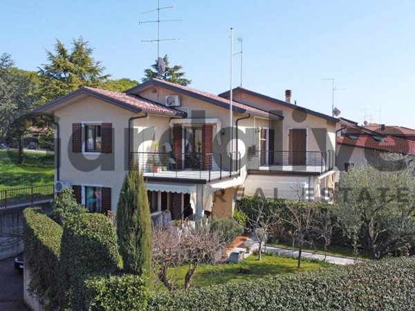 casa indipendente in vendita a Peschiera del Garda
