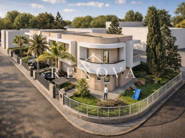 casa indipendente in vendita a Peschiera del Garda