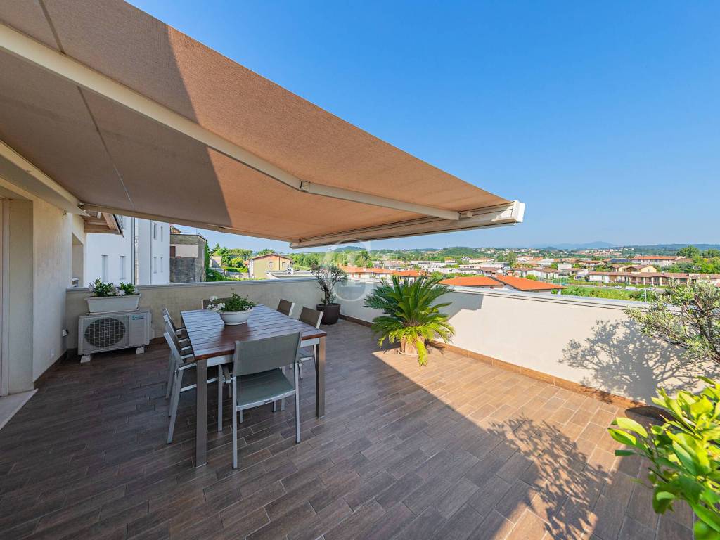 appartamento in vendita a Peschiera del Garda